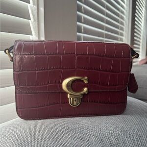 Studio Burgundy Croc